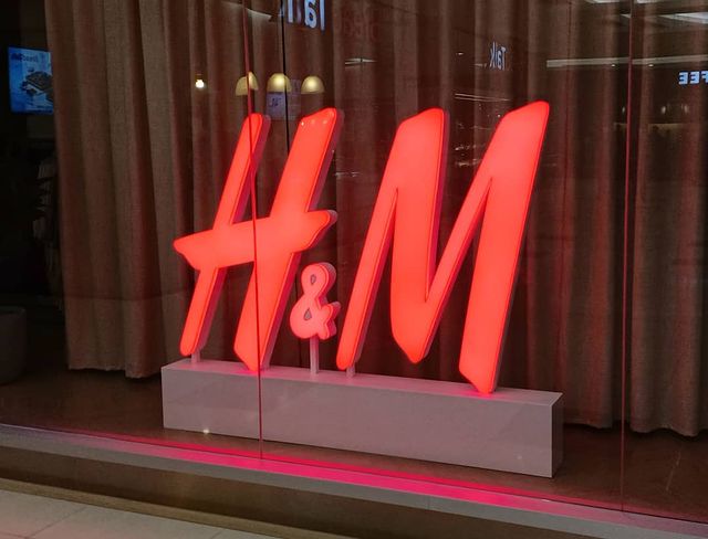 H&M Hadir di Palembang Indah Mall